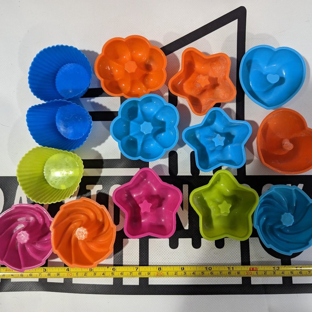 14 Silicon Cupcake Muffin Molds Different Patterns - Used